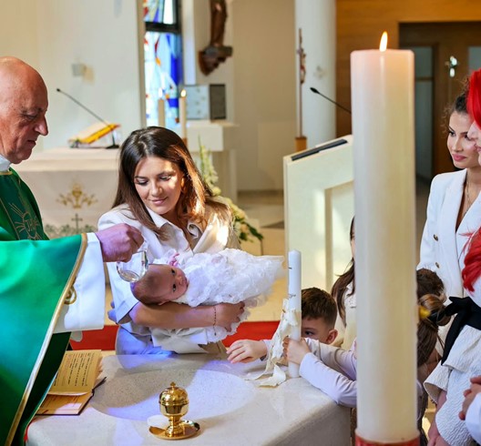 U Župi sv. pape Ivana Pavla II., Jelkovec, kršteno šesto dijete obitelji Lukes